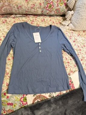 Casual Long-Sleeve Ribbed Henley Top in Dusty Blue